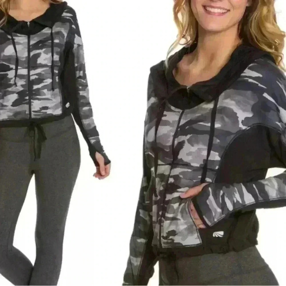 Marika Tek Activewear - Picture 1 of 3